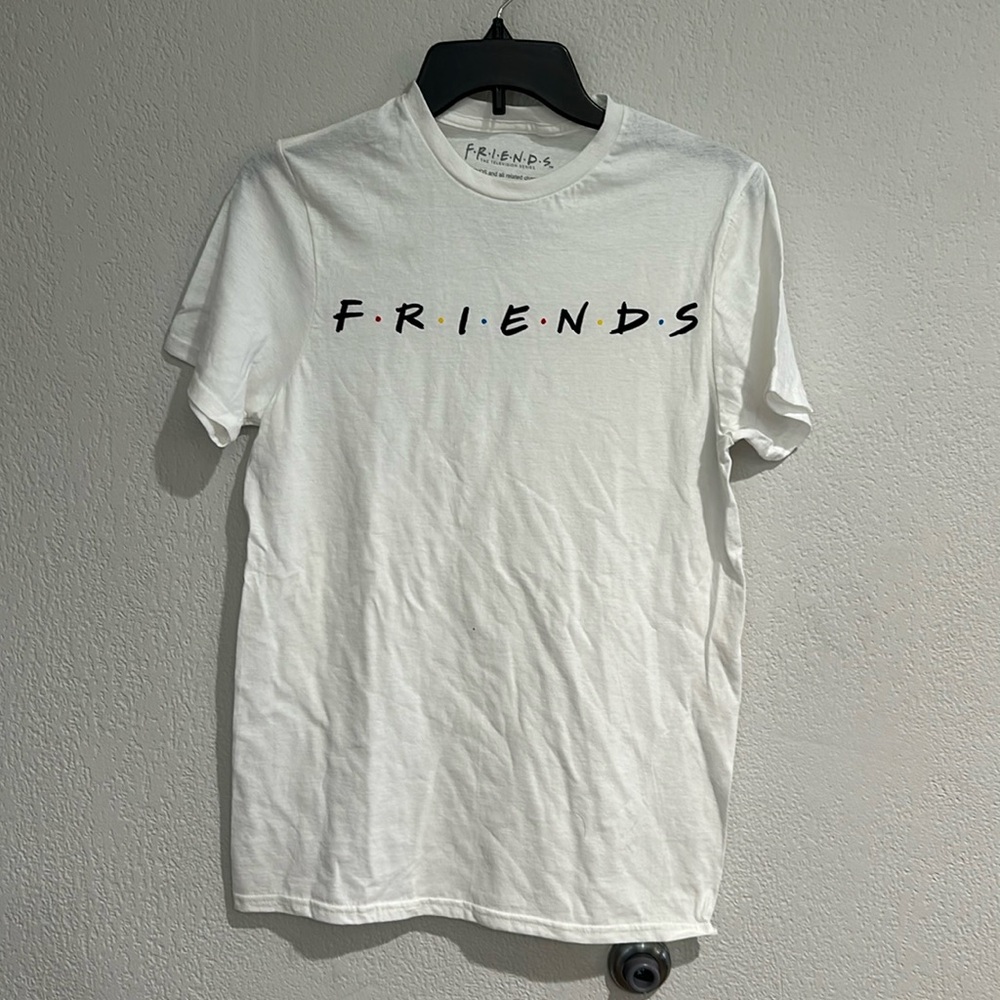 FRIENDS TSHIRT NWOT